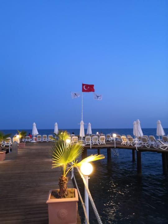 Strand Royal Wings Hotel