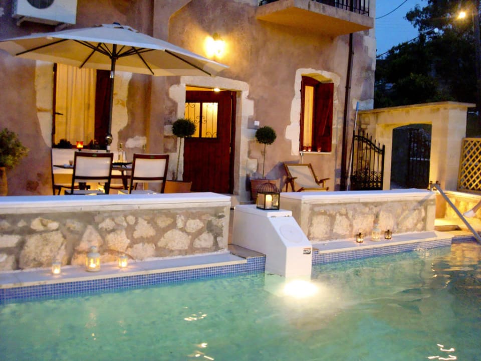 Private pool Guesthouse Niovi