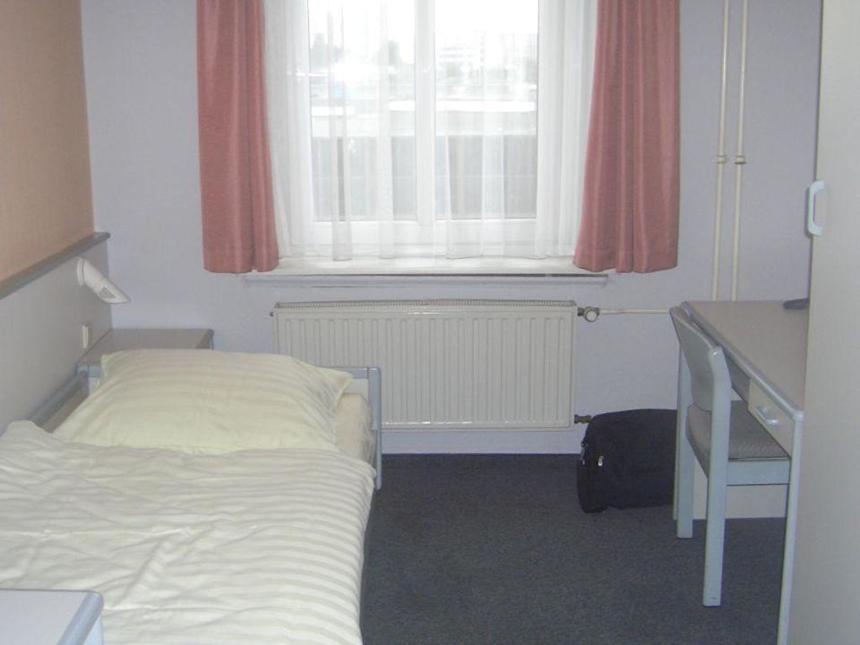 Eine Nacht im EZ zur Straßenseite Hotel Nova