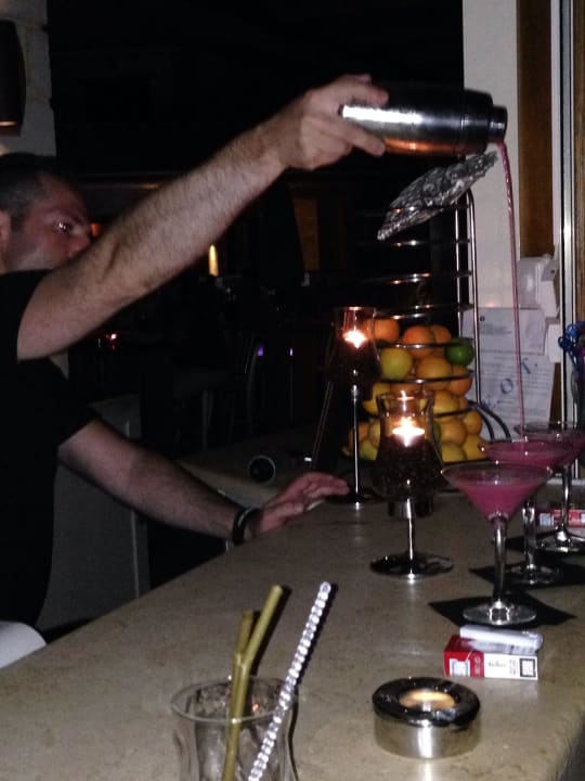 Lefti bei der Arbeit/Zubereitung Cactus Royal