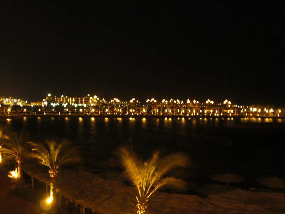 Hotelanlage bei Nacht Arabella Azur Resort