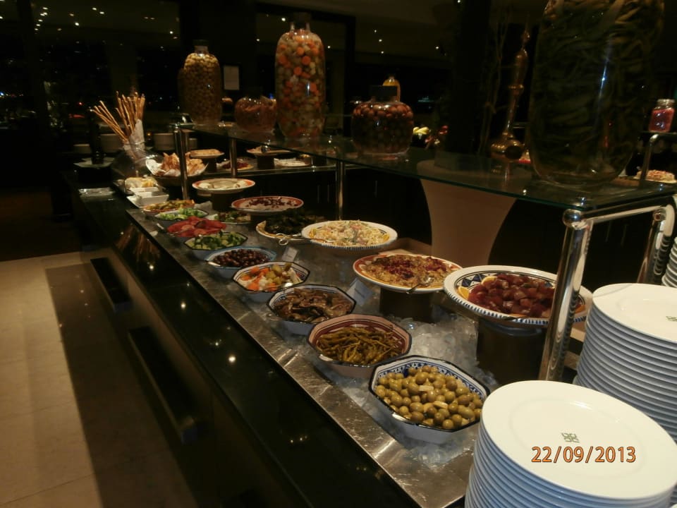 Buffet Two Seasons Hotel & Apartments