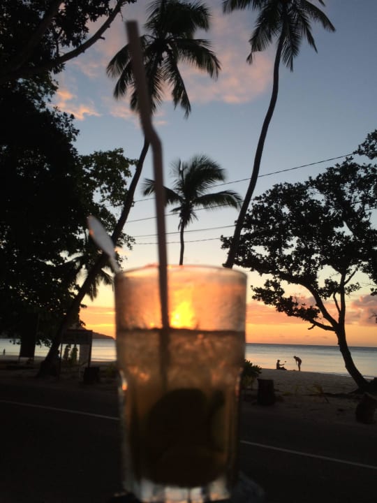 Sonnenuntergang vor dem Boat House Haus & Apartments Beau Bamboo