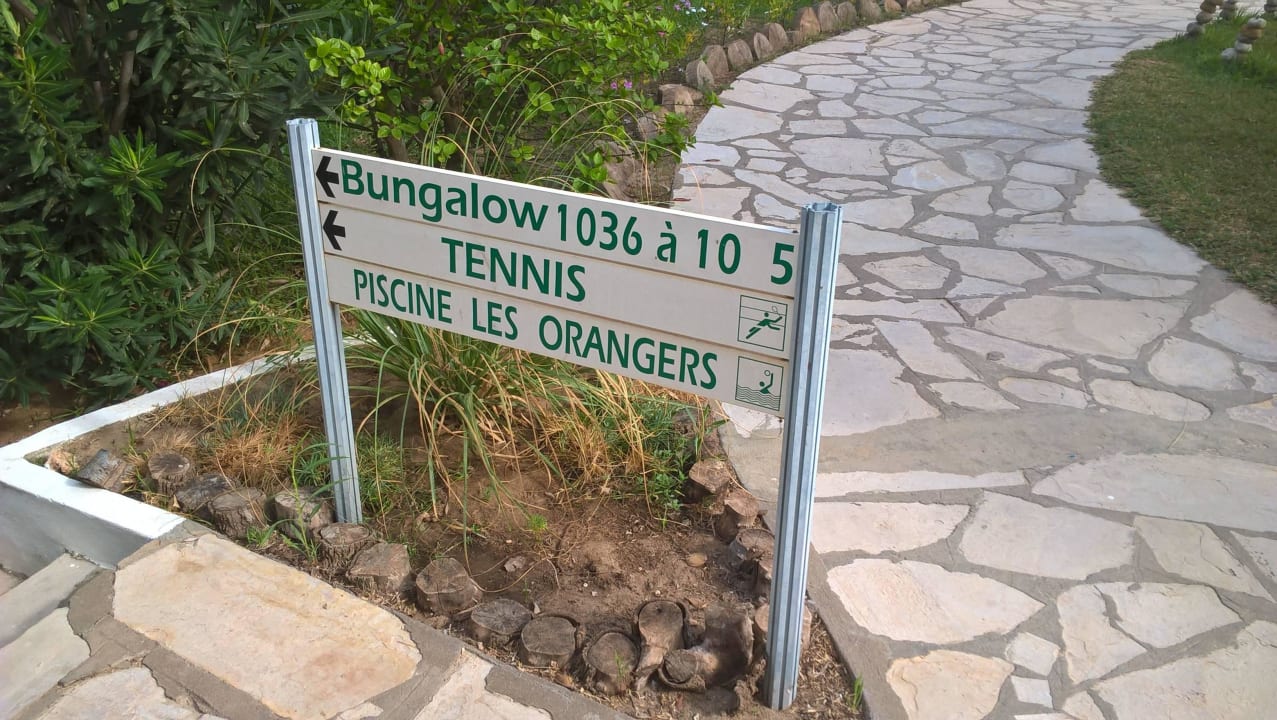 Wegweiser Bungalows The Orangers Beach Resort and Bungalows