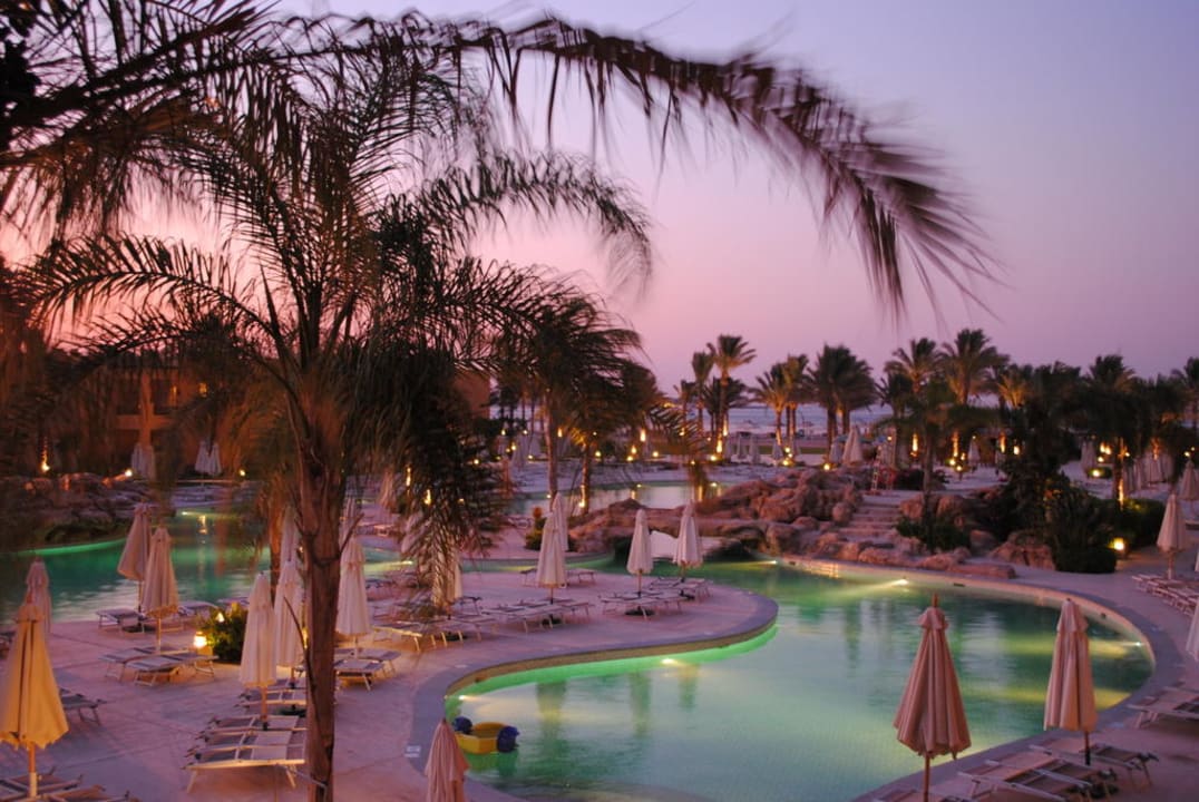 Pool am Abend Stella Beach Resort & Spa Makadi Bay