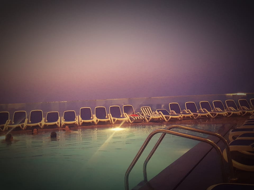 Pool Wyndham Garden Ajman Corniche