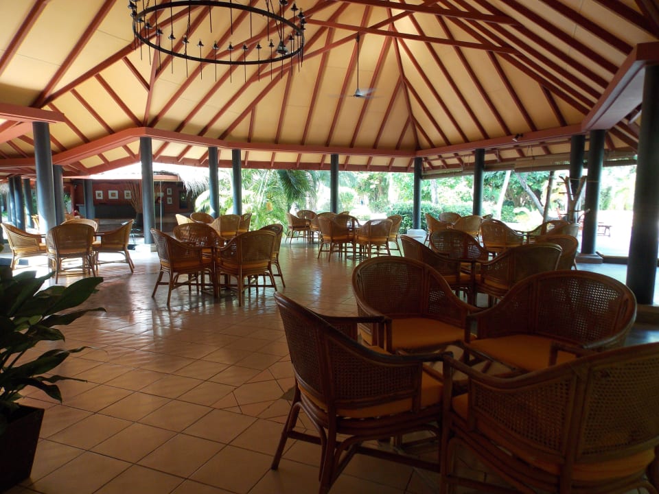 Bar mit verdreckten Möbeln Adaaran Select Hudhuran Fushi - Premium All Inclusive