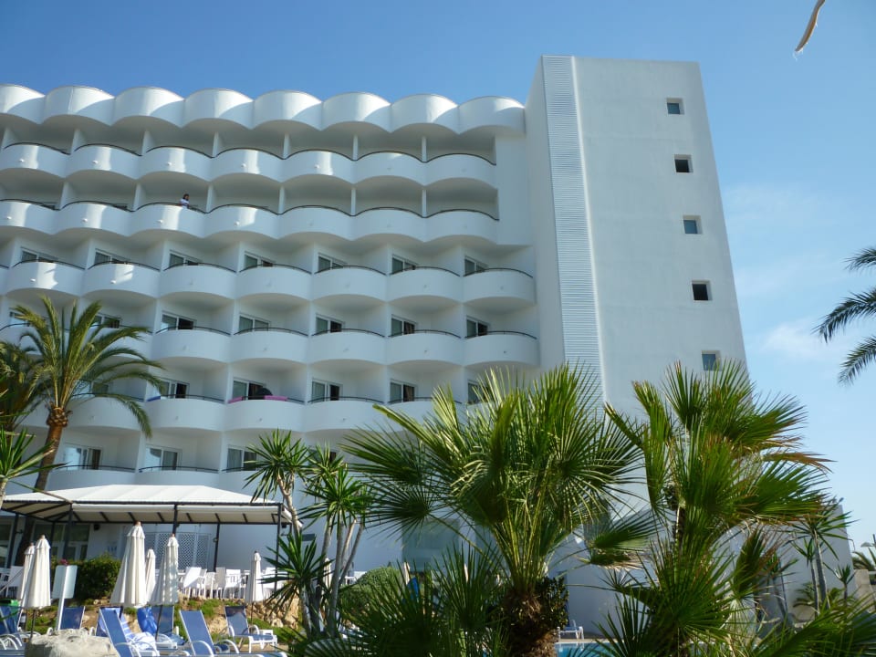 Aussicht auf das Hotel vom Pool aus Hipotels Hipocampo Playa