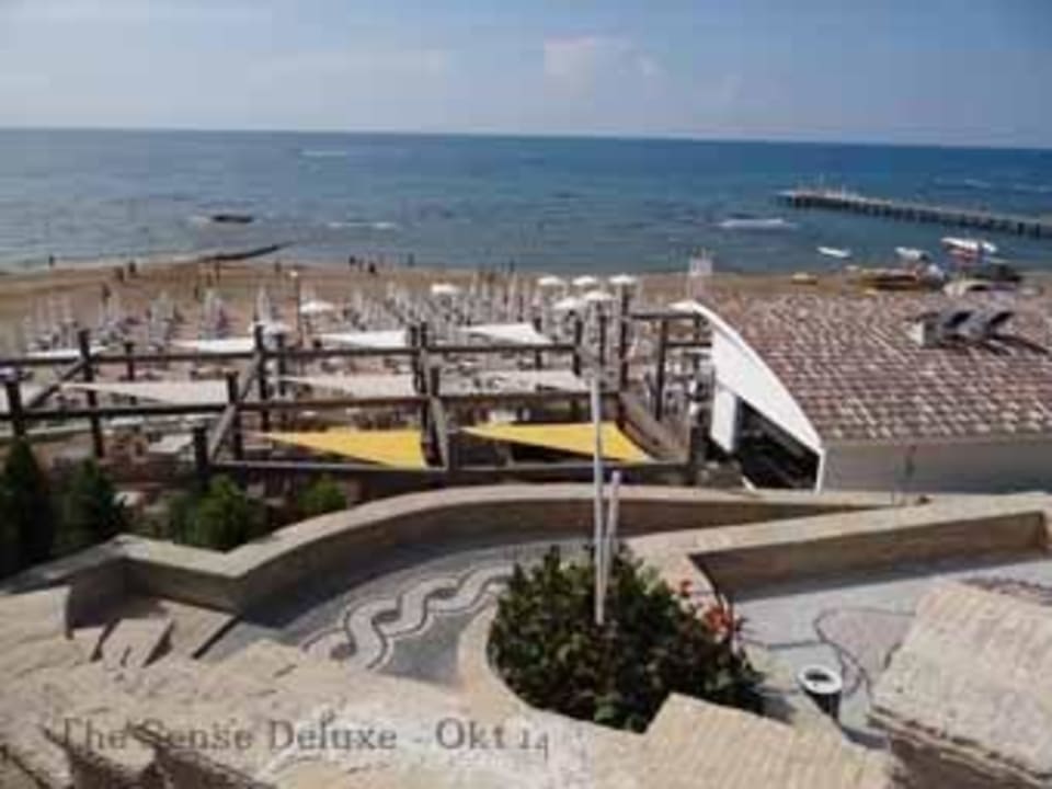 Auf dem Weg zum Strand The Sense Deluxe Hotel