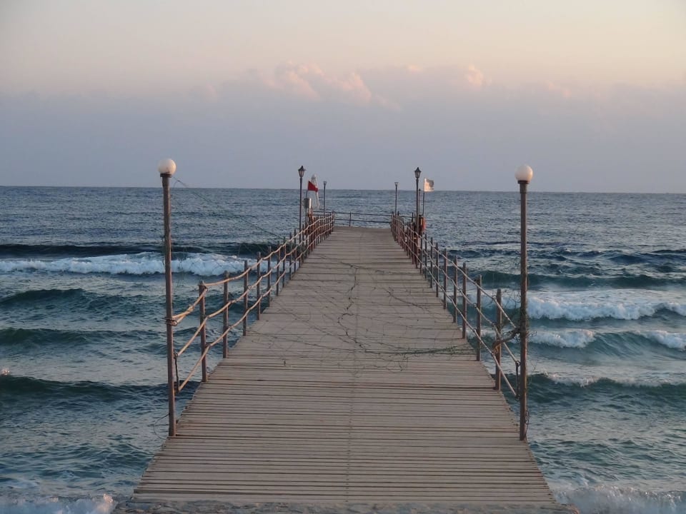 Molo na rafę Three Corners Sea Beach Resort