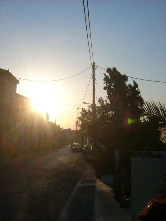 Straße ins Zentrum in aller Früh Kalidon