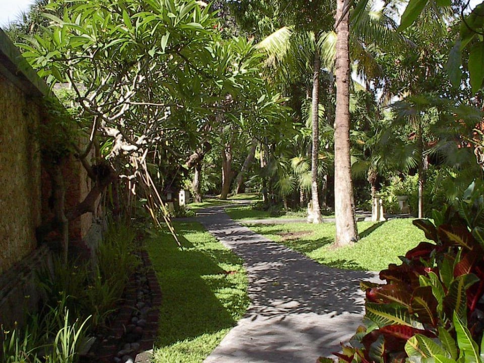 Garten Puri Santrian