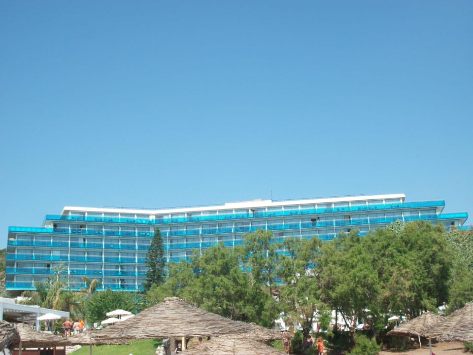 Der Blick auf das Hotel vom Strand aus Hotel Calypso Beach