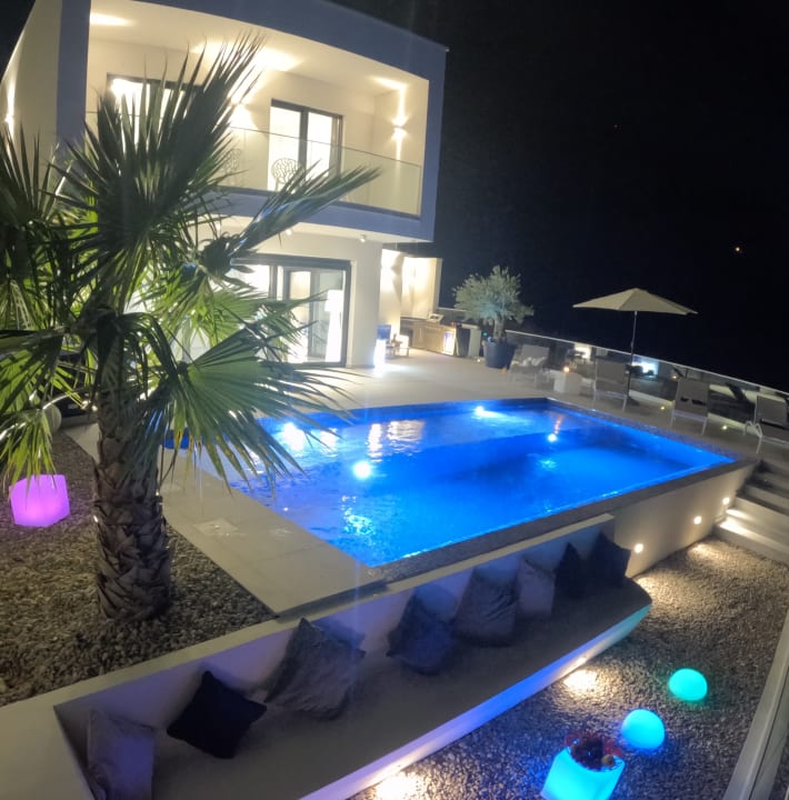 Außenansicht Boutique Villa Fay Croatia, heated Pool, Jacuzzi, Seaview near Split and Omis