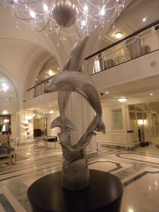 Interessant gestalteter Eingangsbereich Hotel Southern Sun Maharani