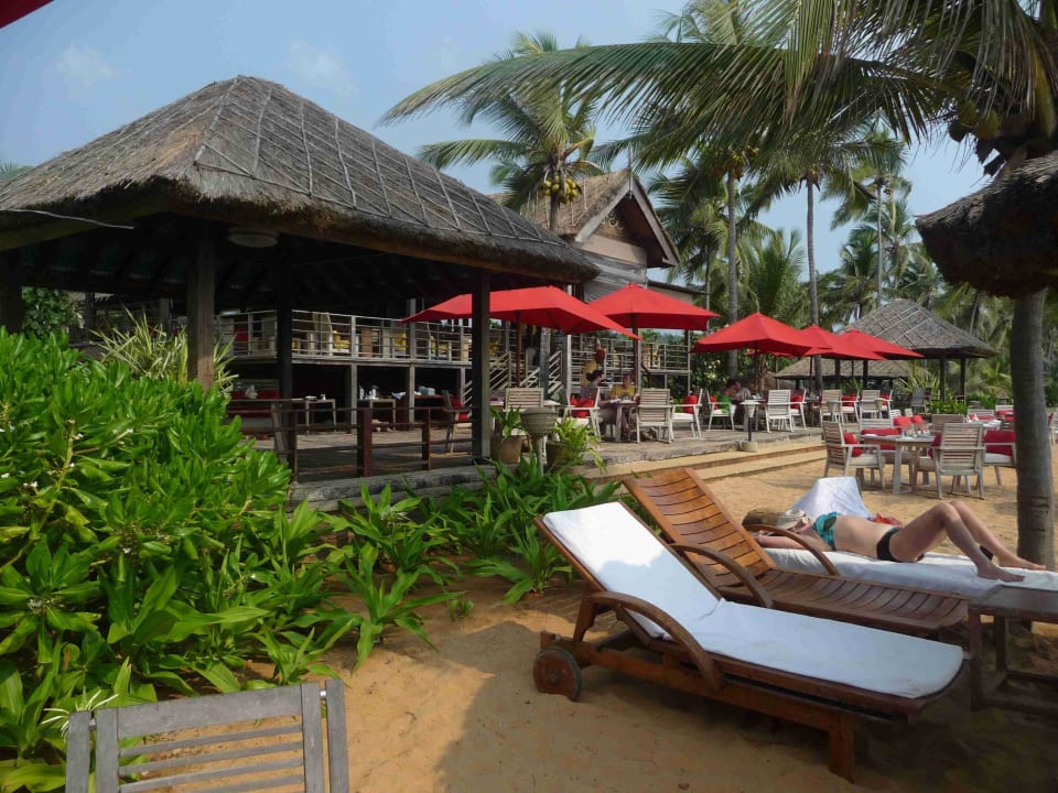 Mit Strandrestaurant im Hintergrund Hotel Vivanta by Taj Kovalam