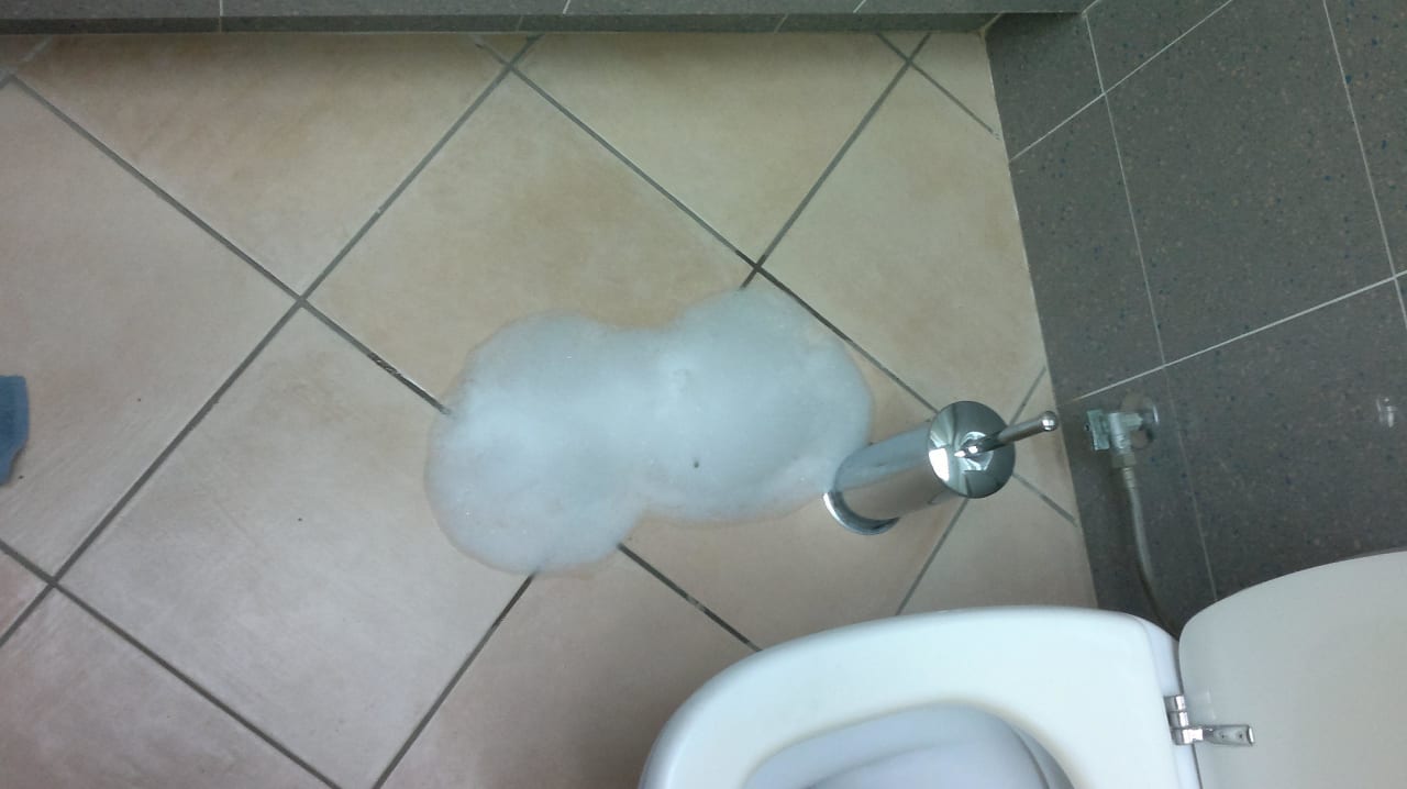 Abfluss verstopft, Schaum kommt raus... Hotel Theartemis Palace