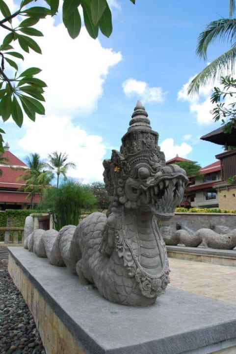Statue in der weitläufigen Gartenanlage InterContinental Bali Resort
