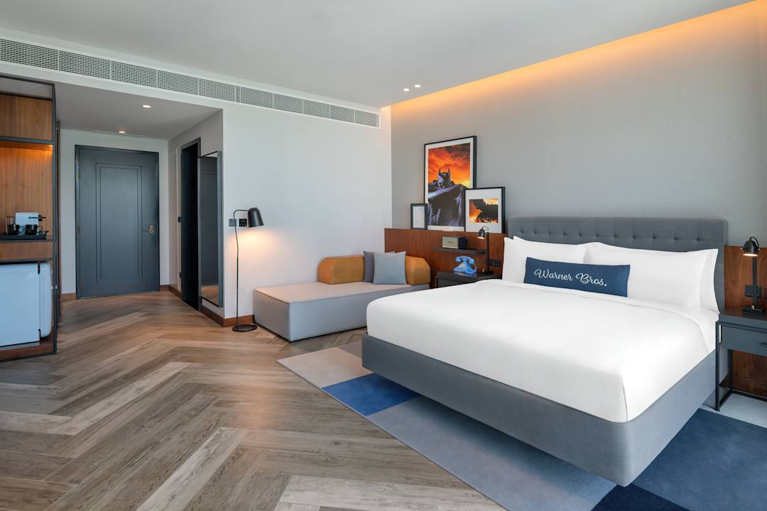 Zimmer The WB Abu Dhabi, Curio Collection By Hilton