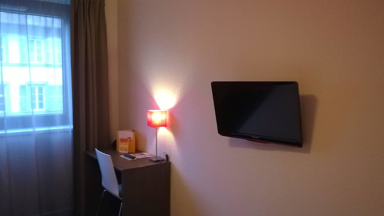 Телевизор в номере  Hotel Adagio Access Strassbourg Petite France