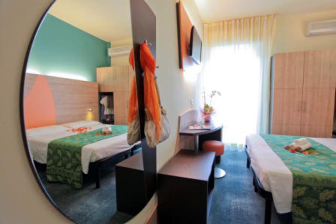 Durch den Spiegel Hotel Sorriso