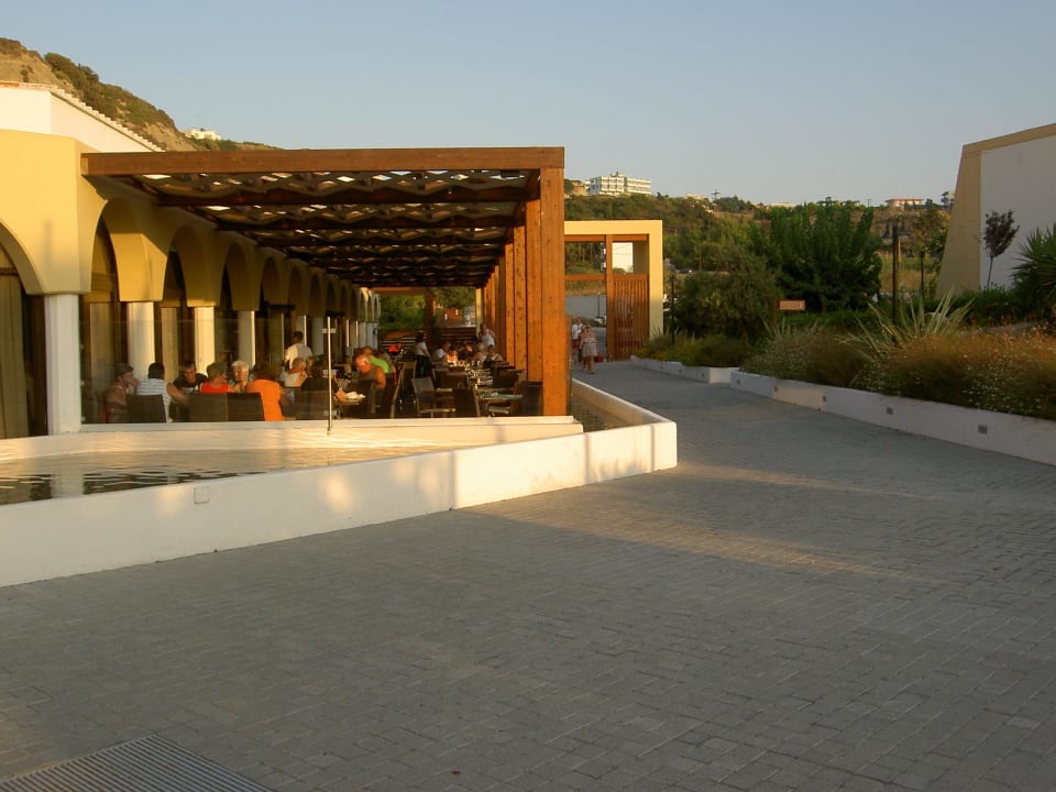 Stołówka z zewnątrz Sol Cosmopolitan Rhodes