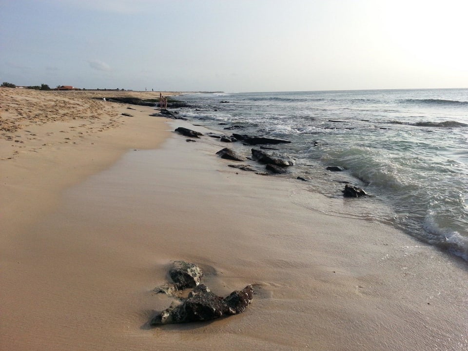 Steine im Meerwasser linke Seite Meliá Dunas Beach Resort & Spa