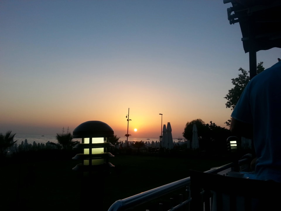 Sonnenuntergang beim Abendessen  Hotel Sirma