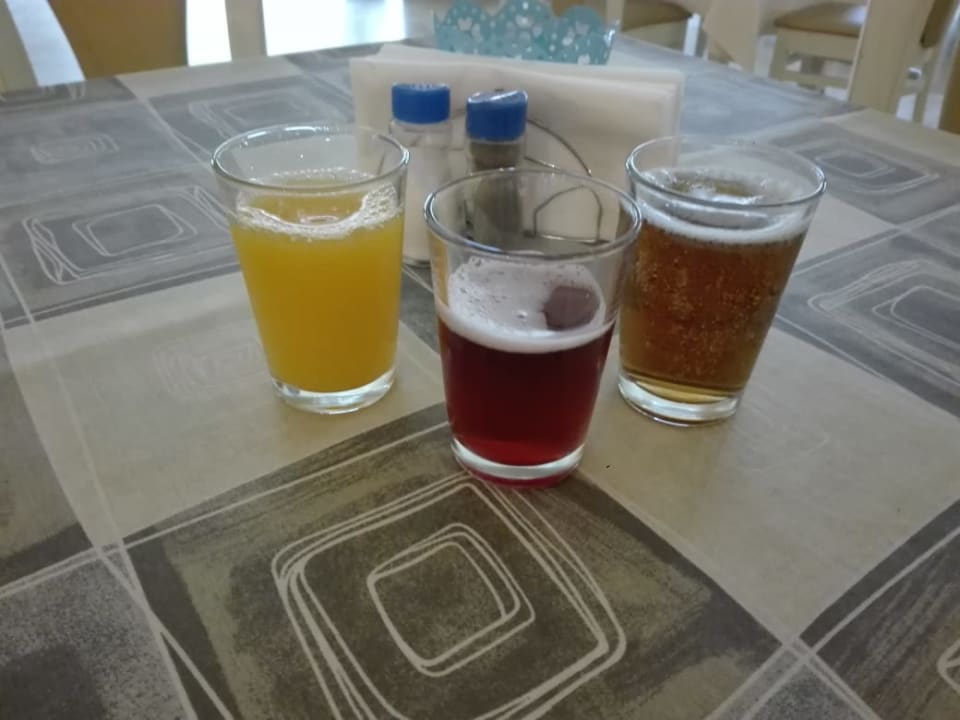 Apfel-, Orangen und Kirschsaft Hotel Mena Palace