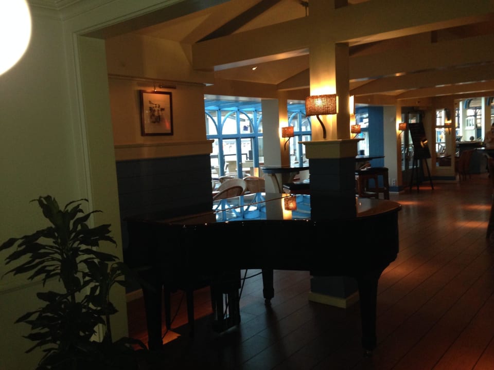 Im Hintergrund das Restaurant Bergström Hotel Lüneburg