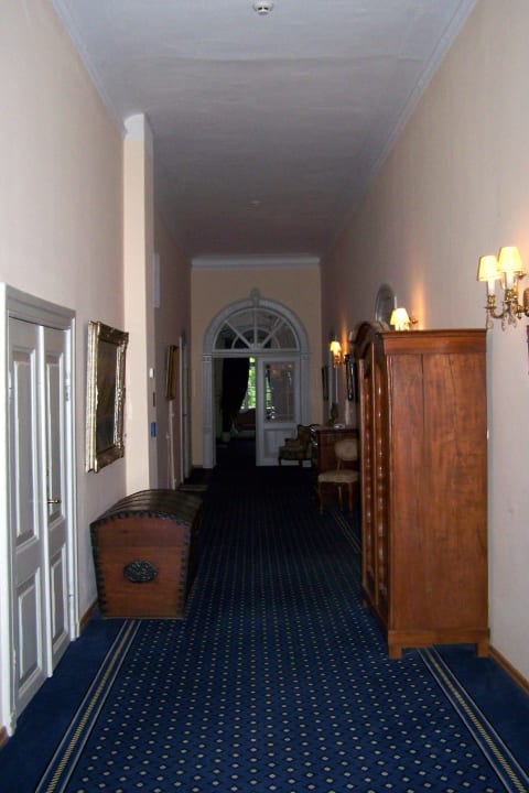 Flur mit Zugang zu den Zimmern Hotel Rühstädt
