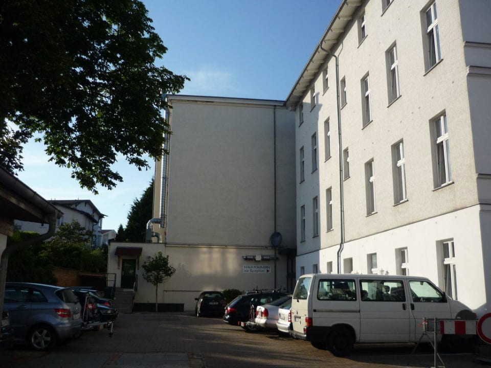 Parkplätze im Hinterhof Pension Haus Pommern