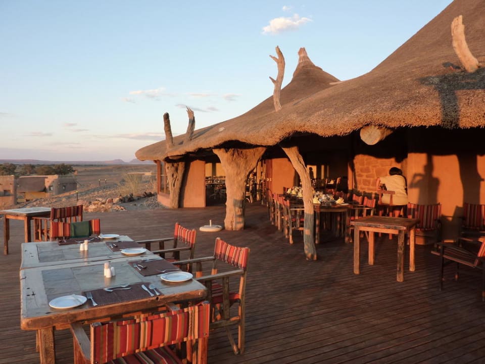 Abendessen auf der Terrasse Hotel Kulala Desert Lodge