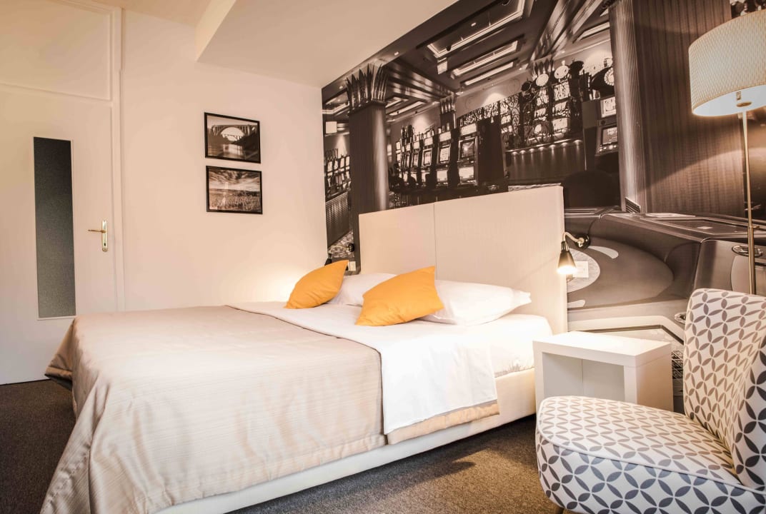Renovated (46) rooms  Park, Hotel & Entertainment