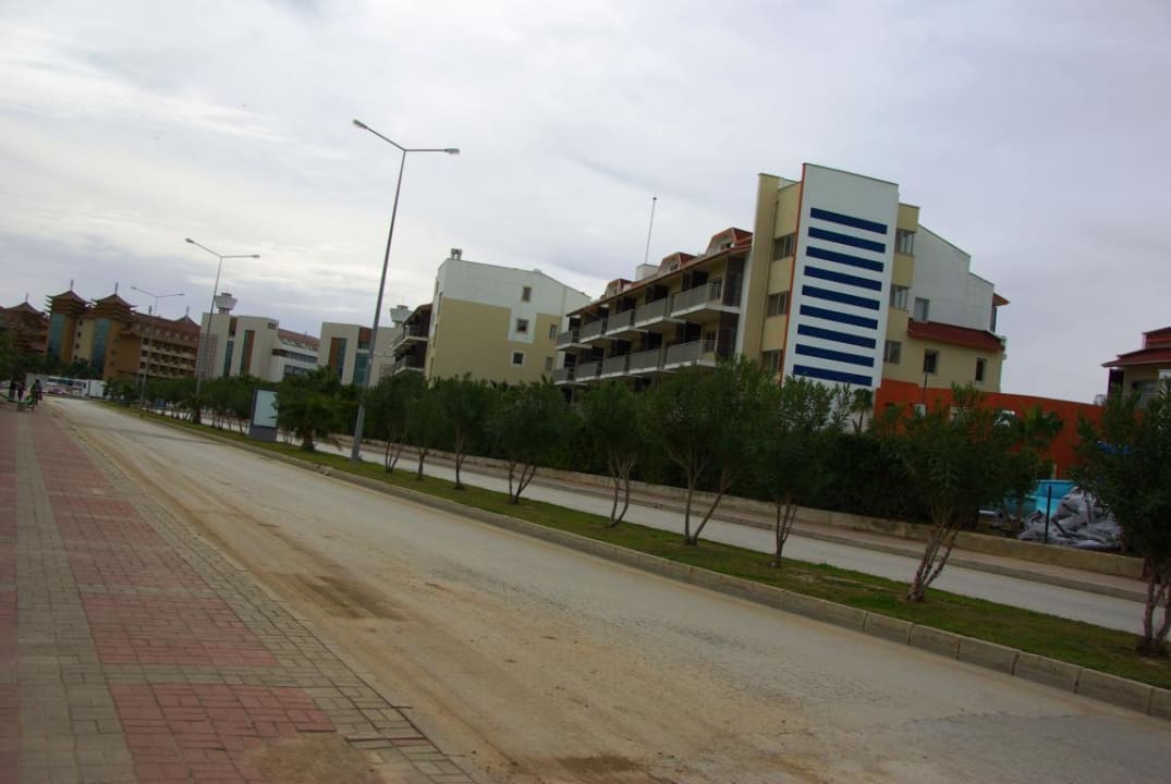 Von der Strasse aus Hane Family Resort