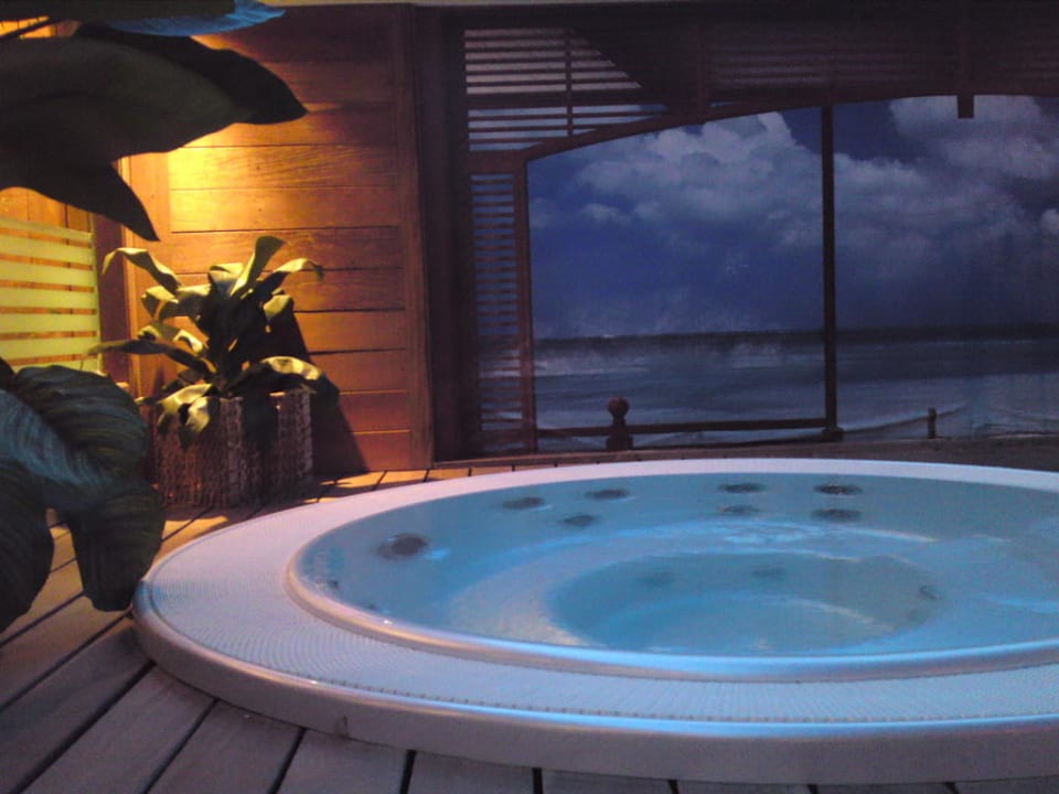 Whirlpool im Wellnessbereich Bull Escorial & Spa