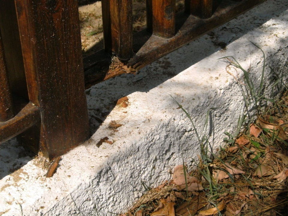 Morsches Geländer Kinderspielplatz Bella Vista Beach Club