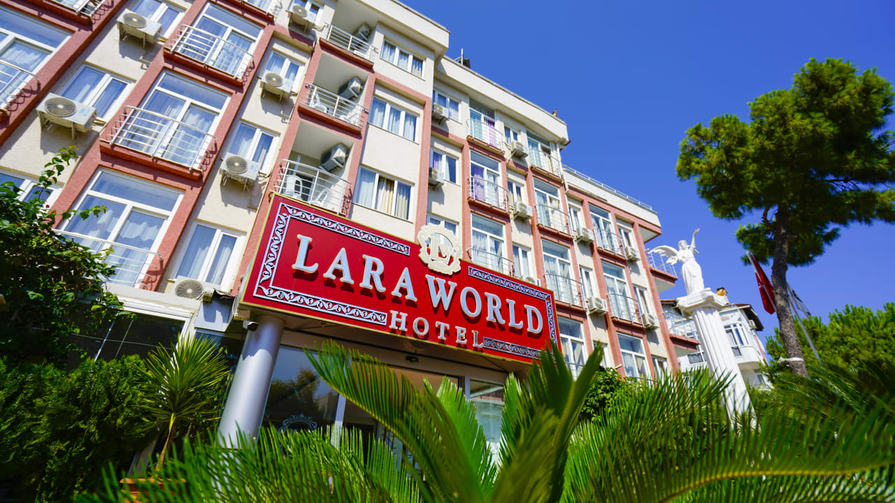 Außenansicht Hotel Lara World