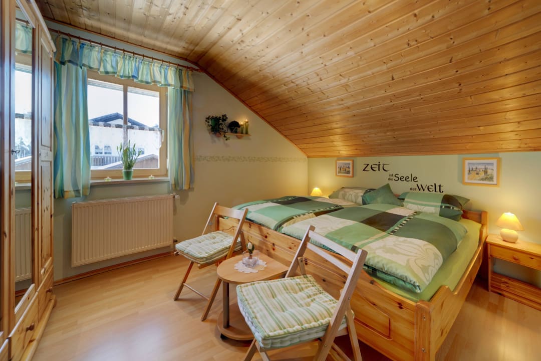 Schlafzimmer 1 Ferienwohnung Christina