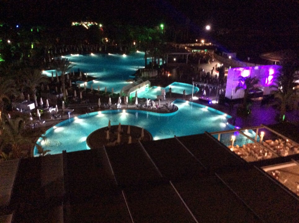 Blick nachts Hotel Delphin Palace