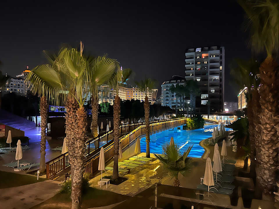 Außenansicht Saturn Palace Resort Hotel