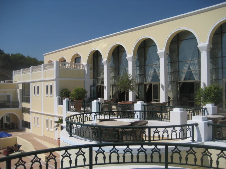 Terrasse an der Eingangshalle Porto Bello Royal