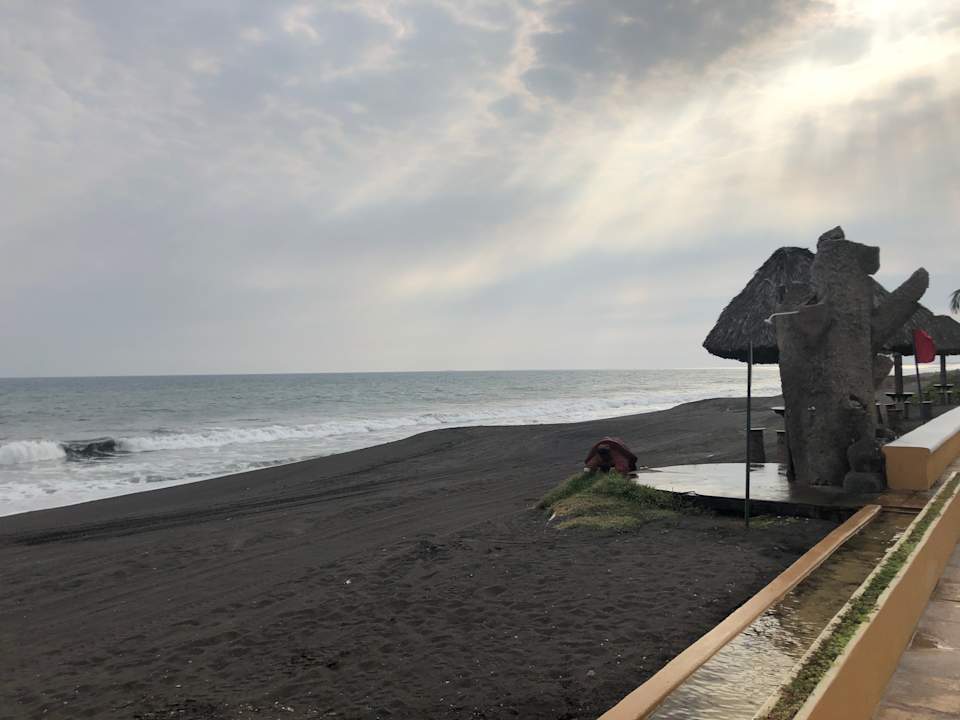 Strand Hotel Cayman Suites