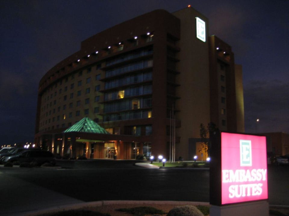 Embassy Suites Albuquerque bei Nacht Embassy Suites Albuquerque