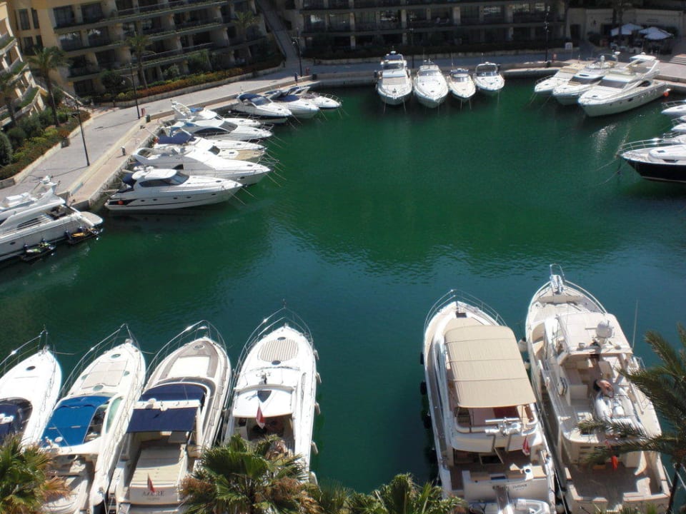 Balkonausblick auf die Hauseigene Marina Hilton Malta