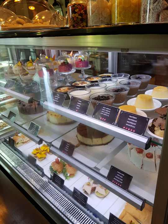 Gastro Acanthus Cennet Barut Collection