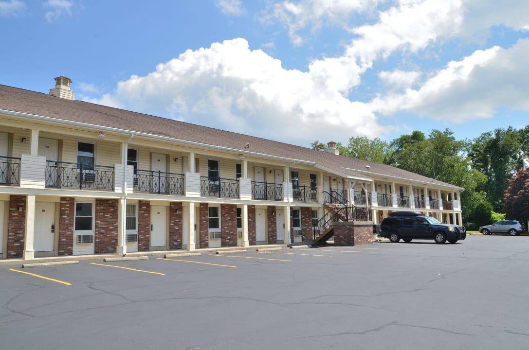 Hotel building Econo Lodge Sturbridge