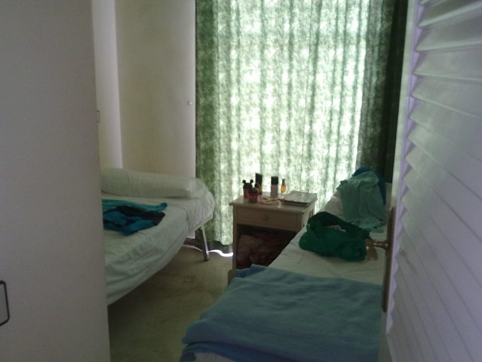 Kinderzimmer, Einbauschrank, kleiner Balkon, Ventilator... Los Olivos Beach Resort
