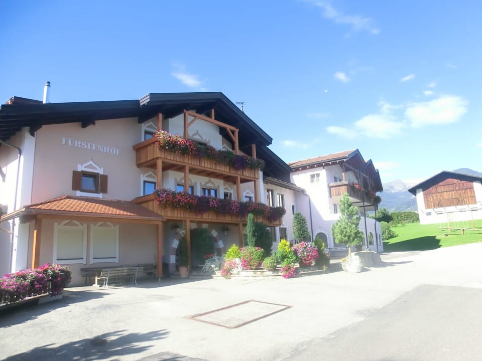 Aussenansicht Eingang Fürstenhof Pension