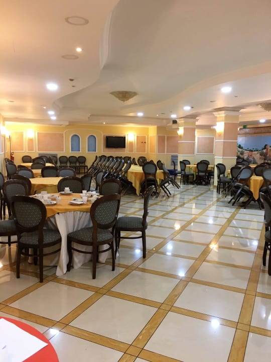 Angelehnte Stühle machen es gemütlicher ;) Hotel La Perla